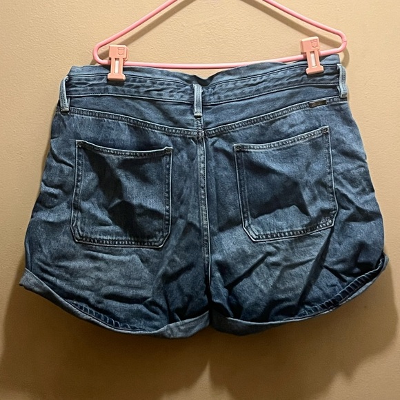KanCan Women’s size 32 Hi rise Blue Jean Shorts - Picture 3 of 3